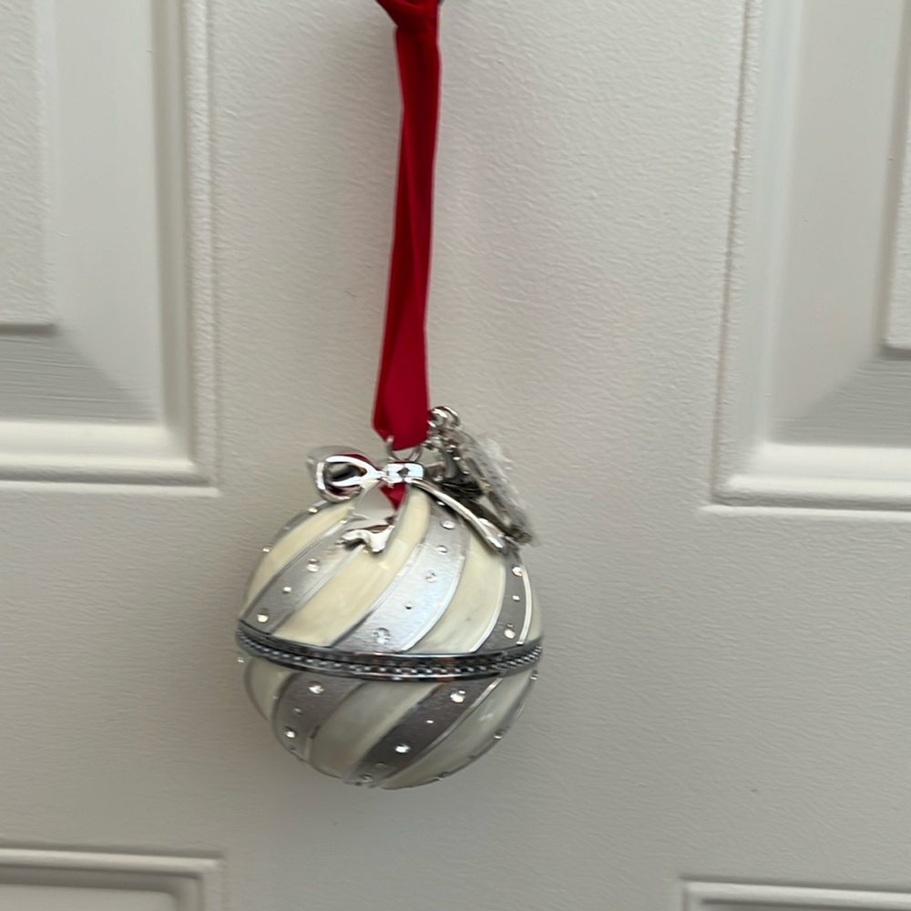 Pandora 2018 Limited edition Radio City Rockettes Ornament